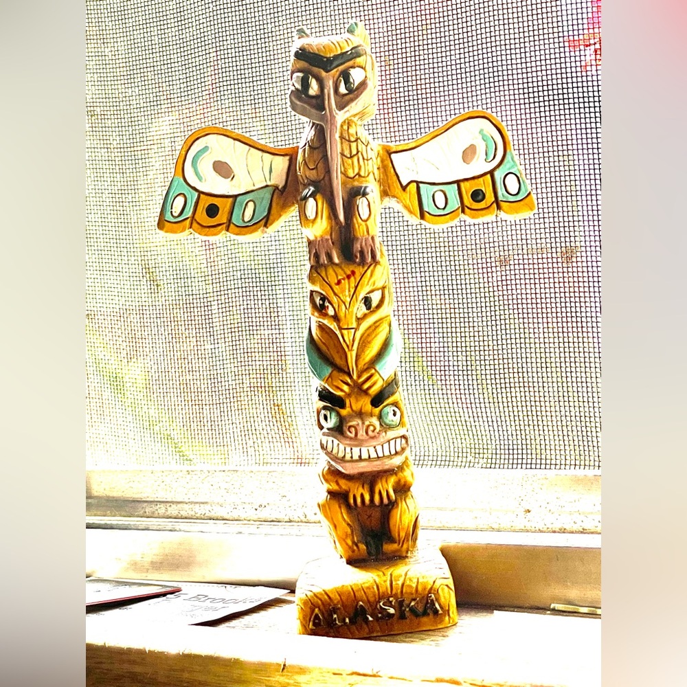 totem pole Freestanding Alaska vtg wood artisan hand carved souvenir 6.5" high
